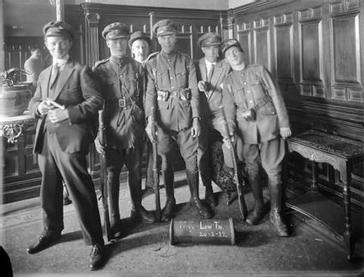 Granville Hotel | Waterford | 1920s Soldiers at Hotel